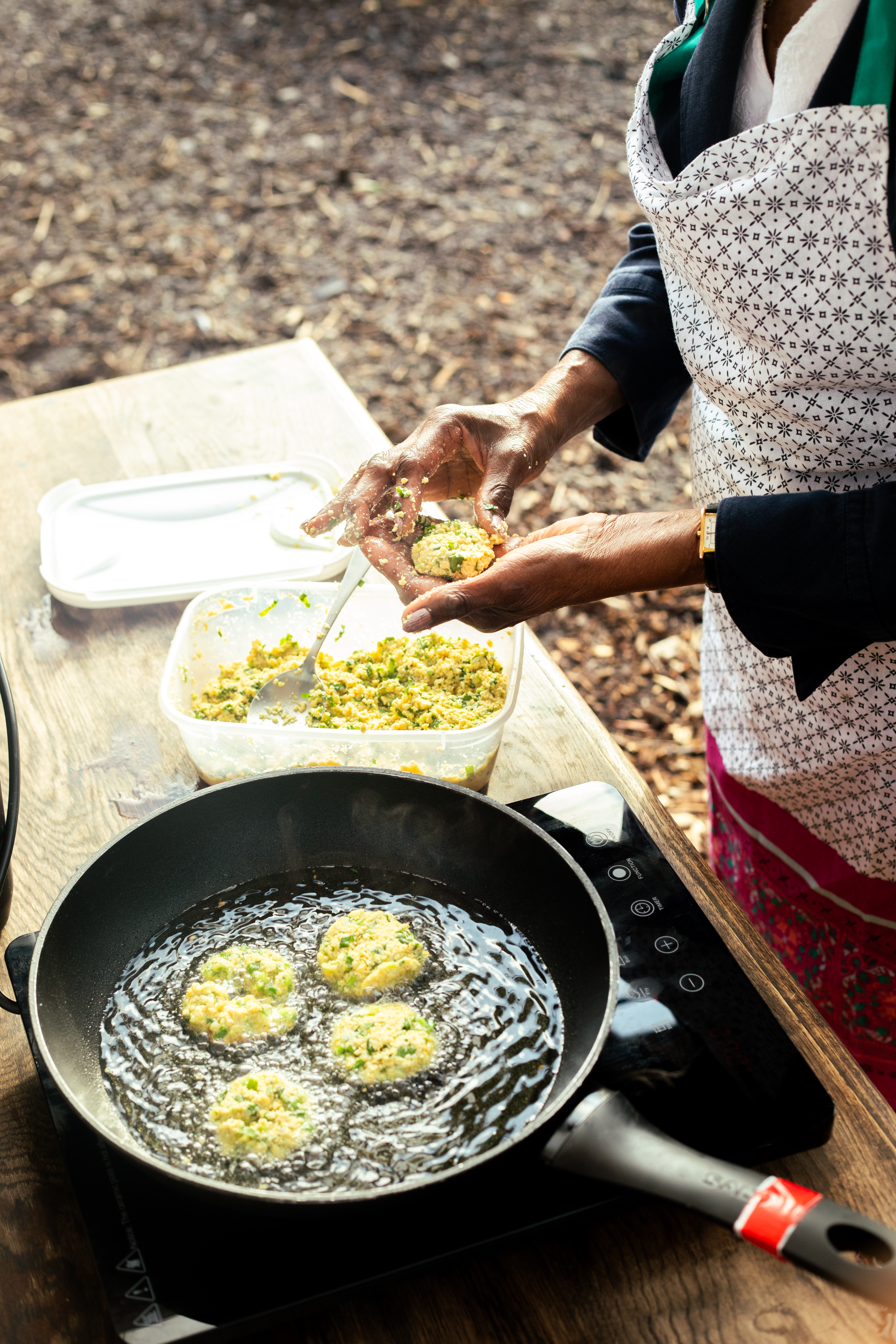 Aunty Dotes & Dhol Puri